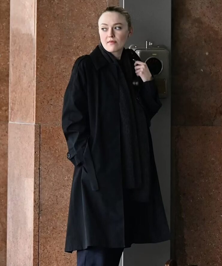 Dakota Fanning Black Cotton Coat
