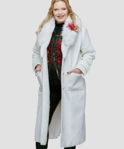 Pamela Haul Out The Holly Lit Up White Fur Coat