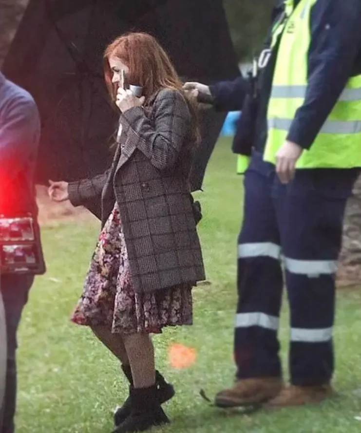 Wolf-Like-Me-Isla-Fisher-Long-Coat