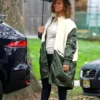 american-rapper-queen-latifah-green-and-white-coat
