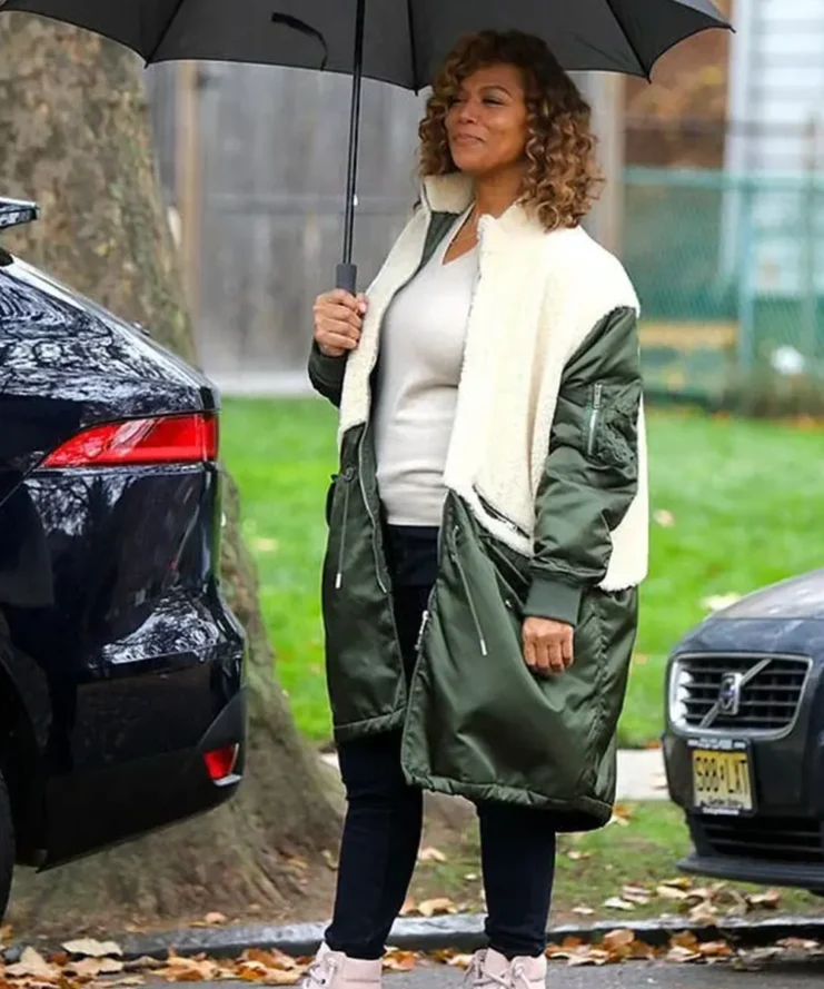 american-rapper-queen-latifah-green-and-white-coat