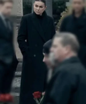 Karla Dixon Reacher S02 Black Coat
