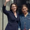 TV-Mini-Series Suranne Jones Hostage 2025 Abigail Dalton Blue Blazer