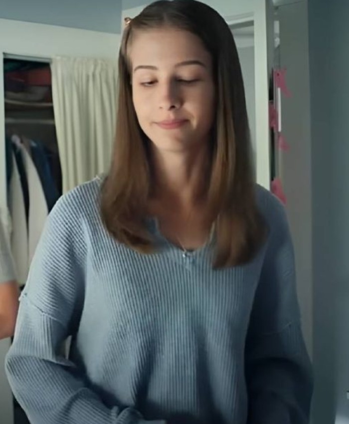 Jaeda Lily Miller Film Before Your Father Finds Us 2025 Emily Sweater In Gray