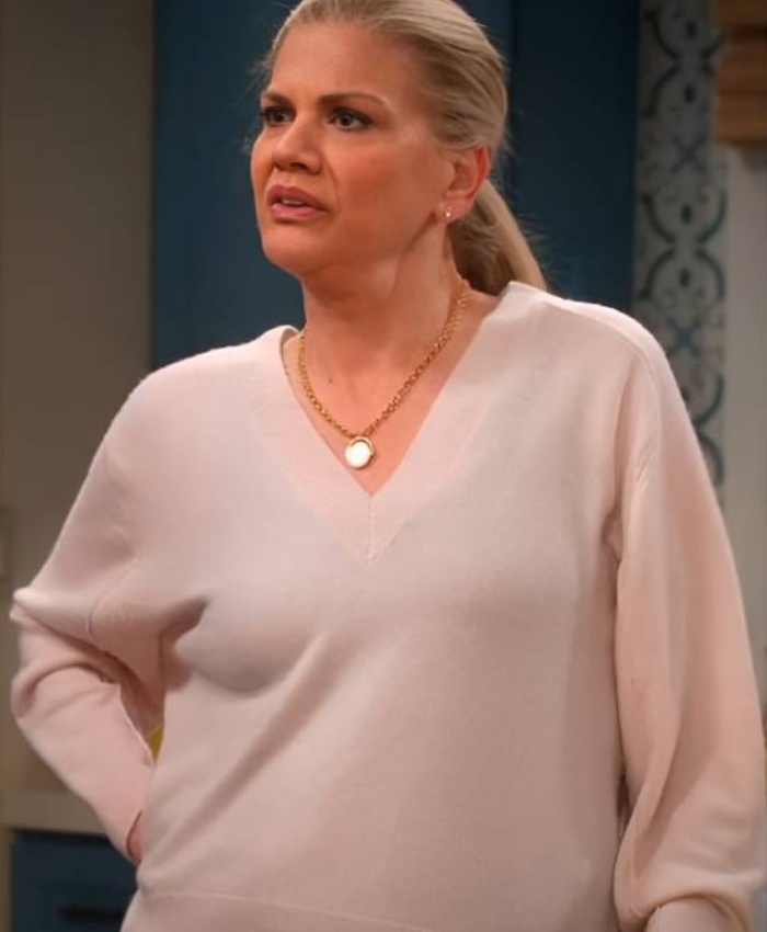 Shop TV Series Leanne S01 Kristen Johnston V-Neck Sweater