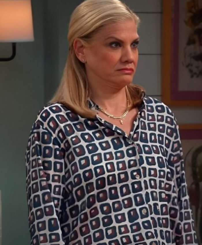Shop Carol TV Series Leanne 2025 Kristen Johnston Geometric Print Shirt