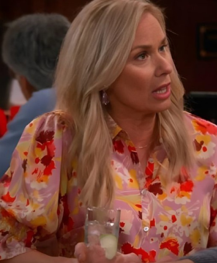 Shop 2025 TV Series Leanne S01 Leanne Morgan Floral Blouse