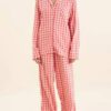 TV Series Leanne S01 Leanne Murphy Red Checkered Gingham Pajamas