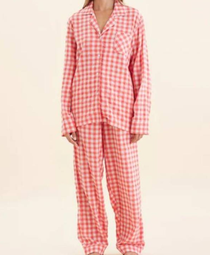 TV Series Leanne S01 Leanne Murphy Red Checkered Gingham Pajamas