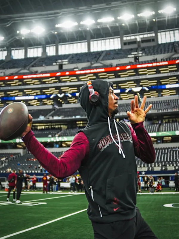 American Foothballer Jayden Daniels Commanders Sleeveless Hoodie