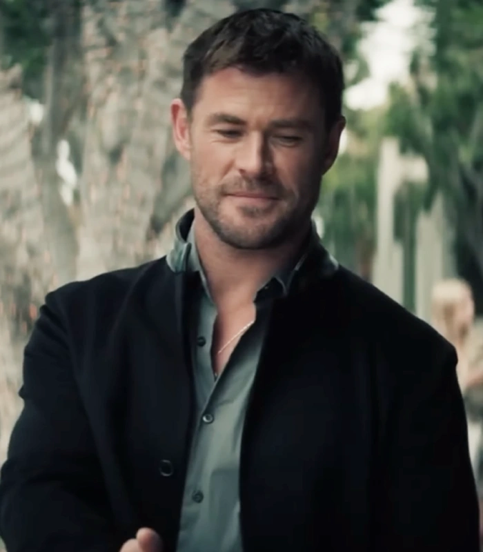 Crime 101 Chris Hemsworth Black Coat