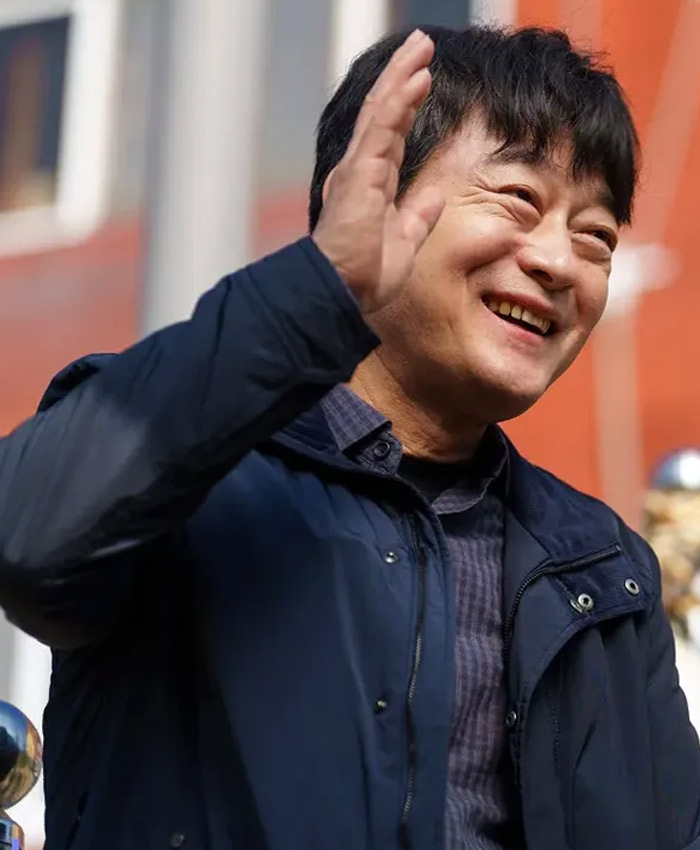 Queen Mantis Joong-ho Blue Jacket