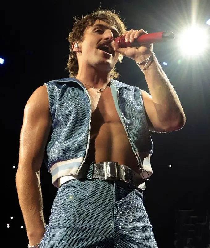 American Heart World Tour Benson Boone Blue Vest