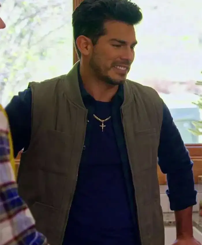 Angel Garet Finding Mr Christmas S02 Green Vest For Sale