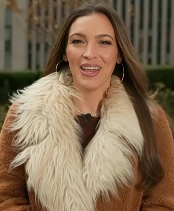 Emi­ly Oroz­co Ac­cess Hol­ly­wood Brown Sher­pa Fur Coat