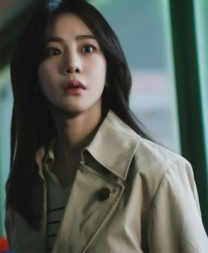 Study Group Han Ji-Eun Beige Cropped Jacket For Sale