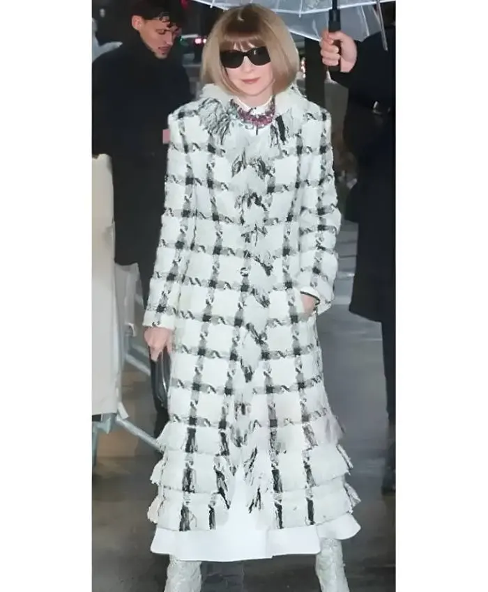 Anna Wintour PFW 2026 White Tweed Coat