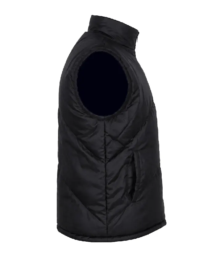 Kim Young-kwang wearing the black vest in Trigger Season 1.