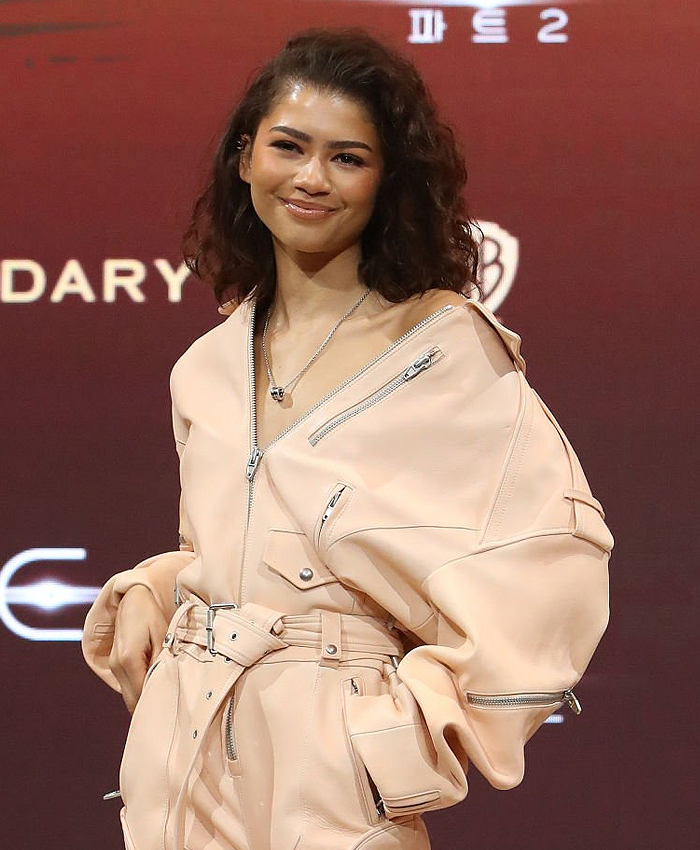 Shop Dune Part Two Press Conference Zendaya Oversized Light Pink Leather Jacket