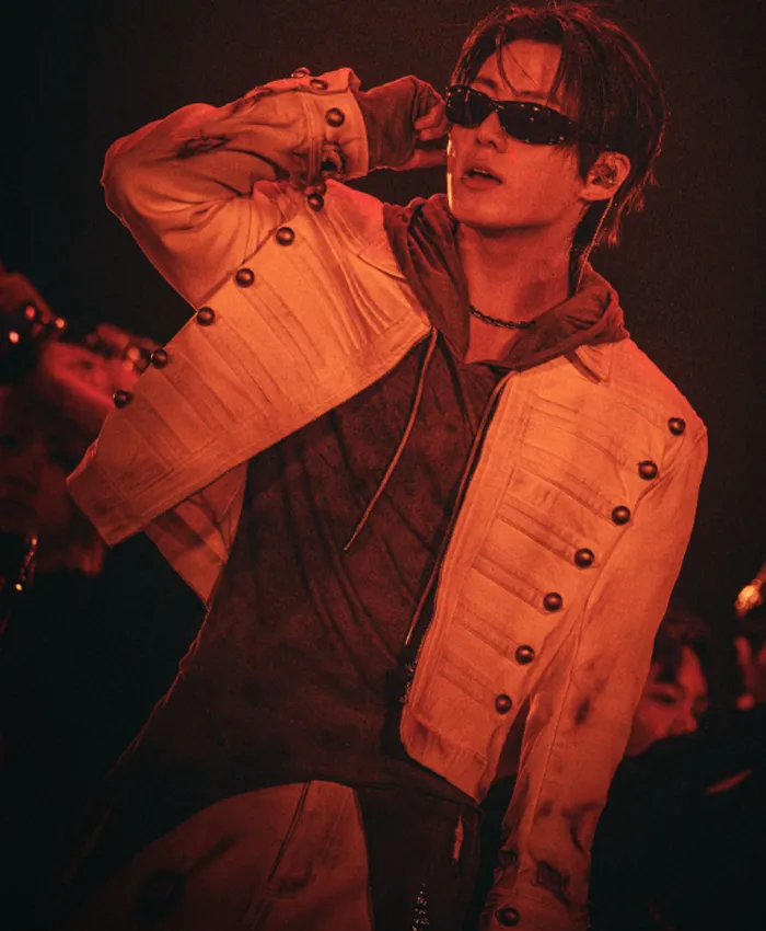 Arirang World Tour Bogota Jungkook White Jacket