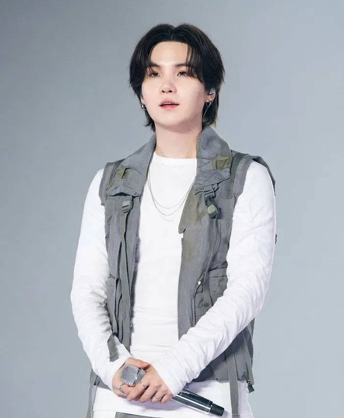Arirang World Tour Bogota Suga Grey Vest