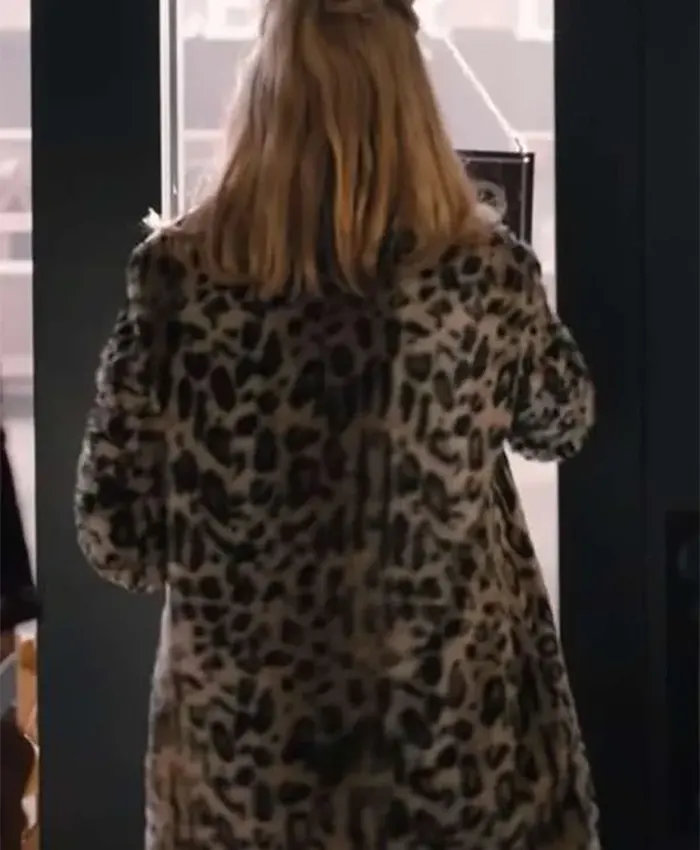 Kelly Reilly Yellowstone TV Series Season 2 Beth Dutton Cheetah Leopard Print Fur Coat Back